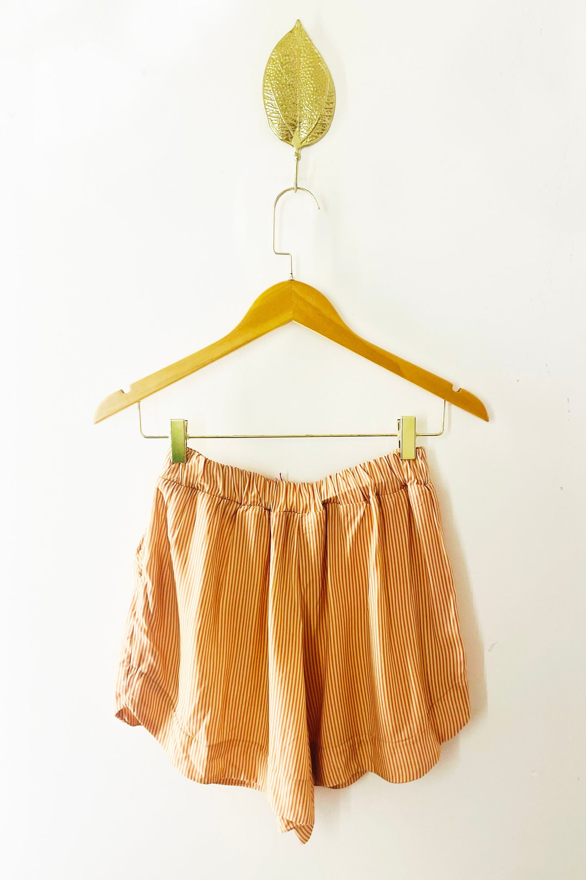 Short Listrado Coral