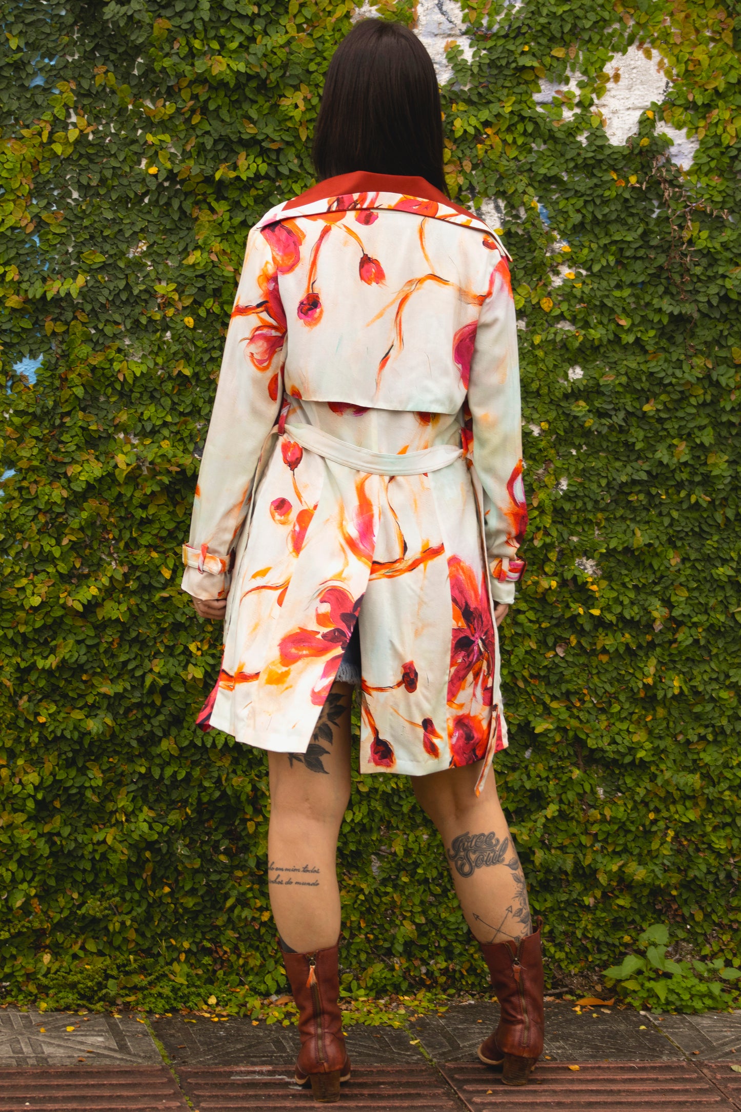 Trench Coat Estampa Pau Rosa Jardim Santo