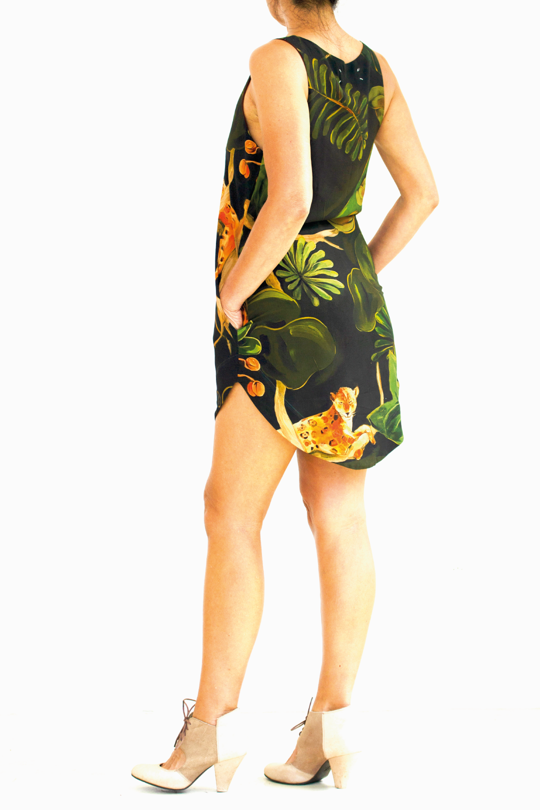 Vestido Regata Estampa Onça Jardim Santo