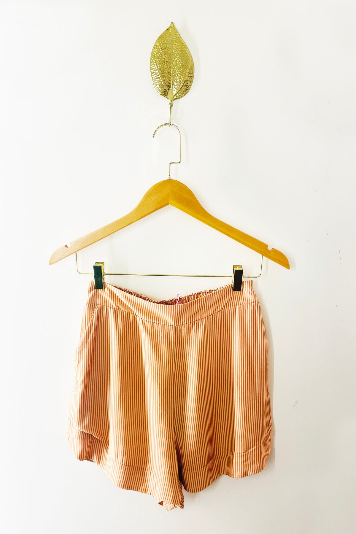 Short Listrado Coral