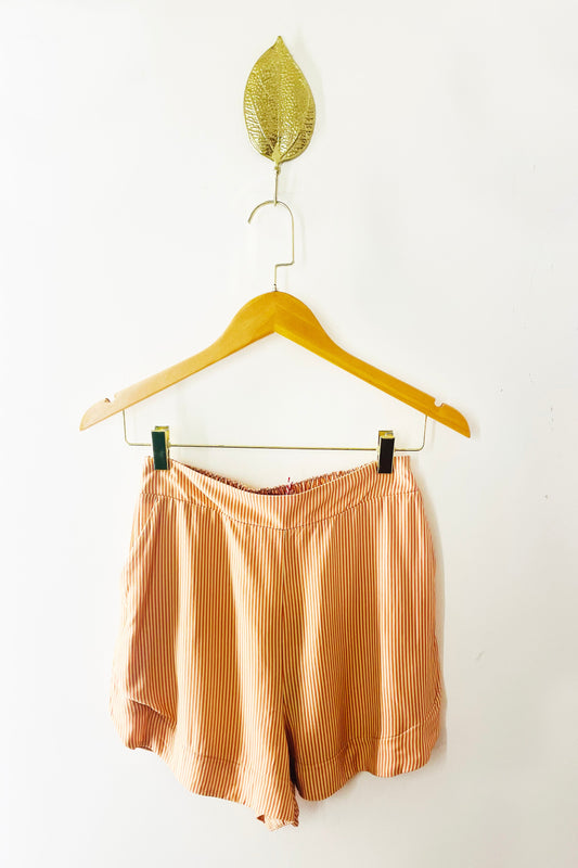 Short Listrado Coral